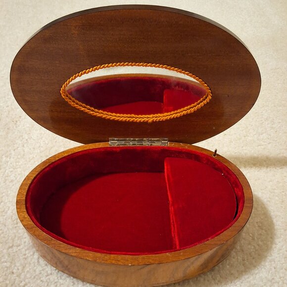 Vintage Reuge Music Box Inlaid Wood "We've Only Just Begun" - Picture 3 of 13